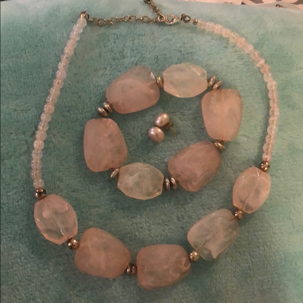 Necklace and bracelet set
